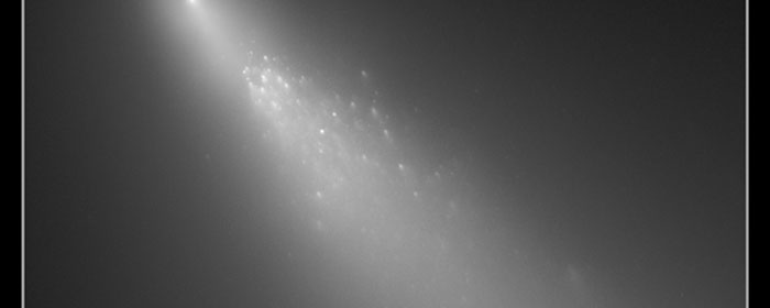 Spectacular view of ongoing comet breakup