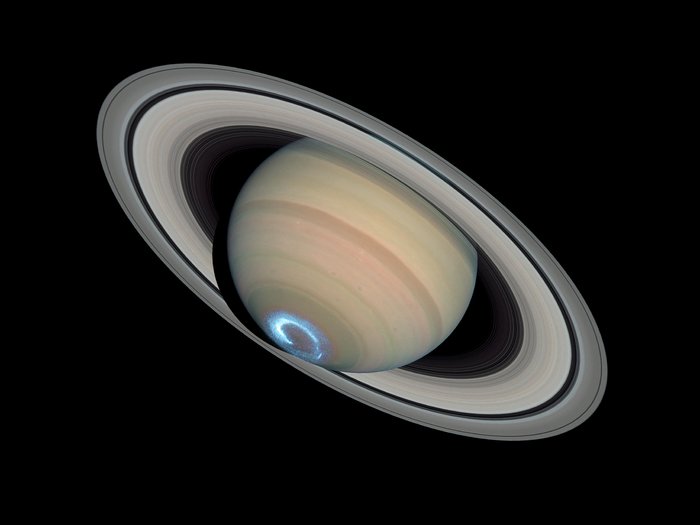 Saturn's dynamic aurorae 1 (Jan 28, 2004)
