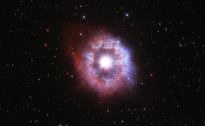 Hubble Celebrates its 31st anniversary with a magnificent view of AG Carinae